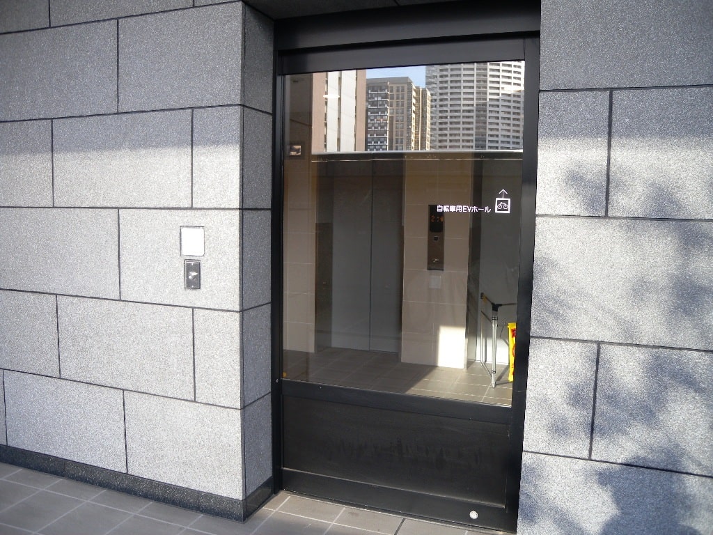 N4.TOWER 自転車専用入口