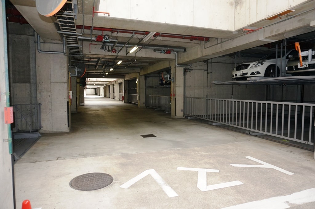 OAPレジデンスタワー西館 駐車場