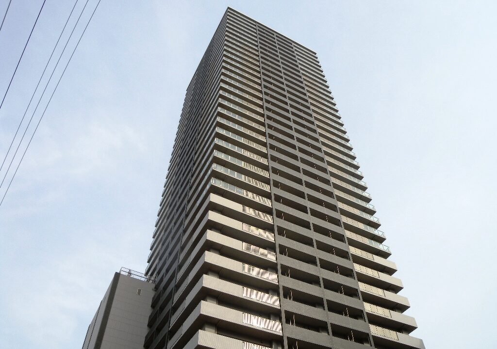 ローレルタワー梅田外観