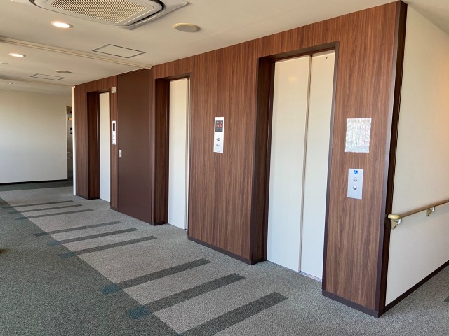 ローレルタワー梅田エレベーター