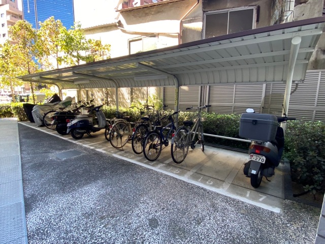 ローレルタワー梅田駐輪場