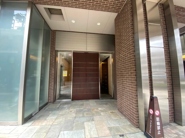 イトーピア西天満ソアーズタワーのエントランス