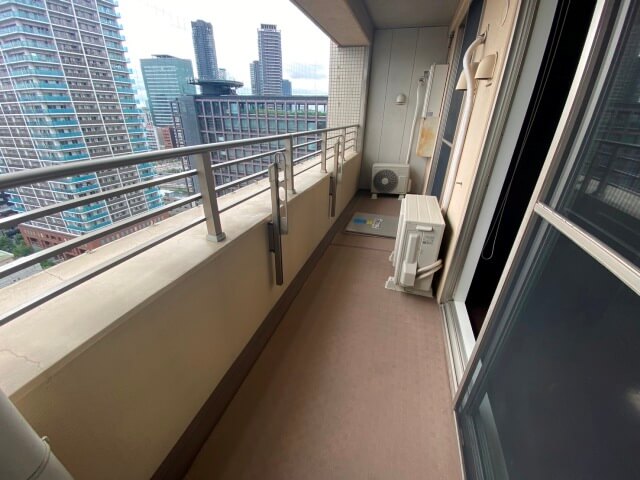 イトーピア西天満ソアーズタワーのベランダ
